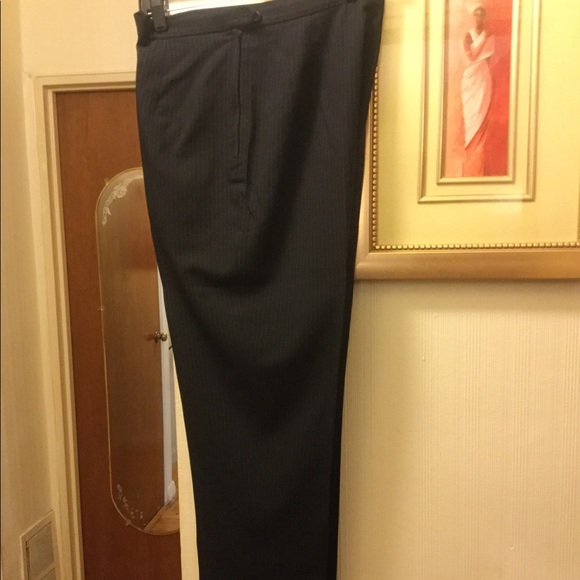 LARRY LEVINE PINSTRIPED 2 PIECE BLACK PANT SUIT - Picture 6 of 10